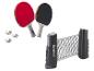 Ensemble de tennis de table Crivit avec deux raquettes, trois balles et un filet.