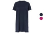 Une robe t-shirt à manches courtes en bleu marine.