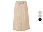 Jupe beige avec boutons et nœud.