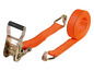 Une sangle d'arrimage orange avec une boucle et des crochets.