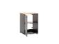 Armoire de bureau grise avec plateau en bois clair et porte ouverte, révélant une étagère.