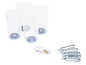 Trois gobelets en plastique, cartouches de CO2 et disques pour un distributeur de boissons.