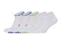 Cinq paires de chaussettes courtes blanches avec des détails bleus et verts.