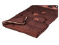 Un sac de couchage marron avec un motif de chien.