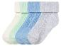 Quatre paires de chaussettes côtelées en blanc, vert clair, bleu clair et gris.