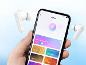 Écouteurs blancs et smartphone affichant une application de réglages audio.