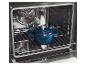 Cocotte en fonte bleue dans un four ouvert sur une grille