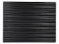 Tapis rectangulaire noir avec des rainures horizontales.