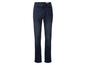 Un jean bleu foncé à taille haute.
