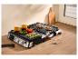 Grill électrique avec poulet, maïs, courgettes, tomates et poivrons grillés.
