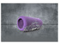 Une enceinte Bluetooth portable violette dans l'eau.