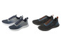 Deux paires de baskets bleues avec des semelles blanches.