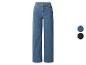 Jean large pour femme en bleu et bleu foncé.