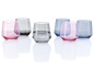 Six verres en rose, gris et bleu, adaptés à l'eau ou au vin.