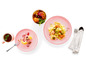 Pâtes au saumon, dessert aux framboises et salade.
