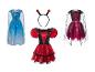 Trois costumes de filles : une robe de princesse, une coccinelle et un vampire.