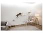 Parcours d'escalade pour chat 6 pièces Matterhorn de KERBL PET dans un salon avec deux chats