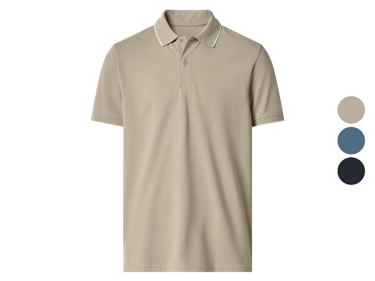 Polo beige avec détails blancs au col et aux manches, avec des échantillons de couleurs sur le côté.