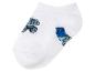 Chaussettes blanches pour bébé avec motifs de véhicules.