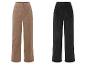 Deux pantalons en velours côtelé : un marron et un noir.