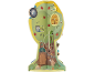 Centre d'activités en bois en forme d'arbre avec animaux, abeilles, pommes et éléments interactifs.