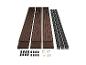 Planches de terrasse marron et noires avec fixations et vis sur fond blanc.