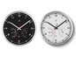 Deux horloges argentées avec des cadrans noirs et blancs indiquant la température et l'humidité.