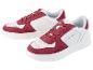 Deux paires de baskets blanches avec des détails en daim rouge de U.S. Grand Polo.