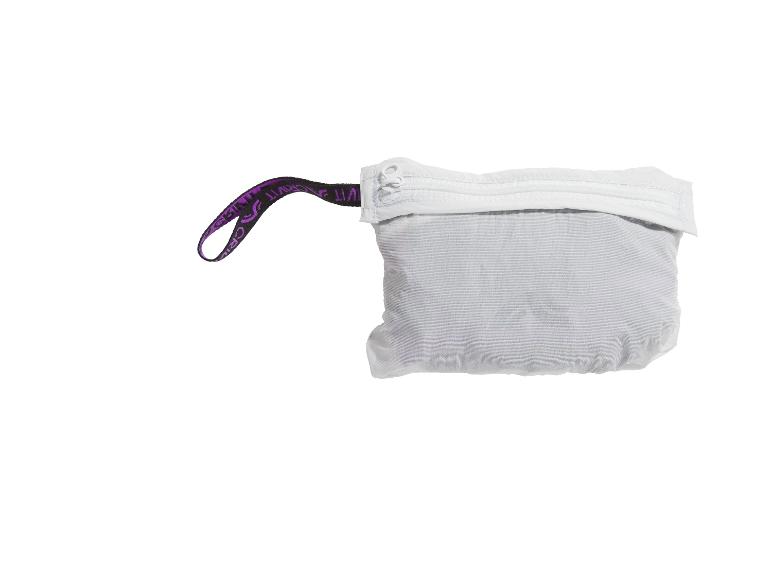 Sac à linge en maille blanche avec une sangle violette
