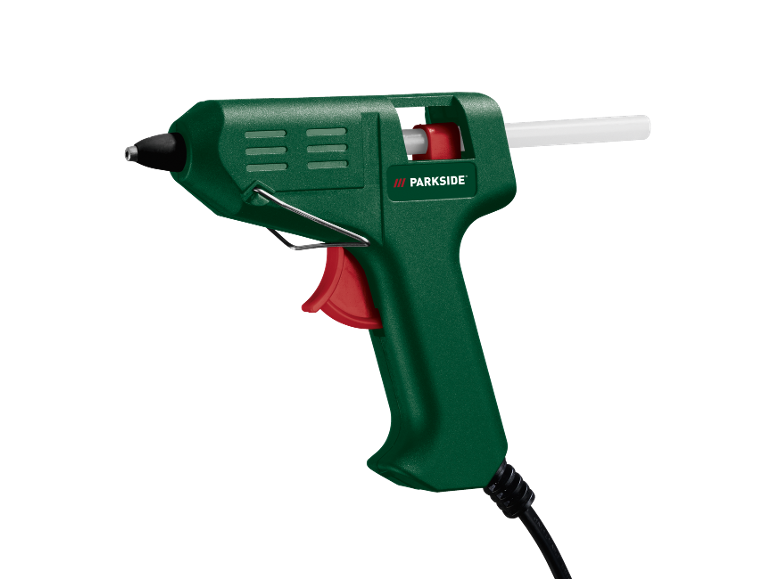 Pistolet à colle chaude vert avec gâchette rouge et bâton de colle blanc.