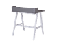 Bureau moderne gris et blanc avec écran de confidentialité.