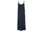 Robe longue noire à bretelles fines, style minimaliste.