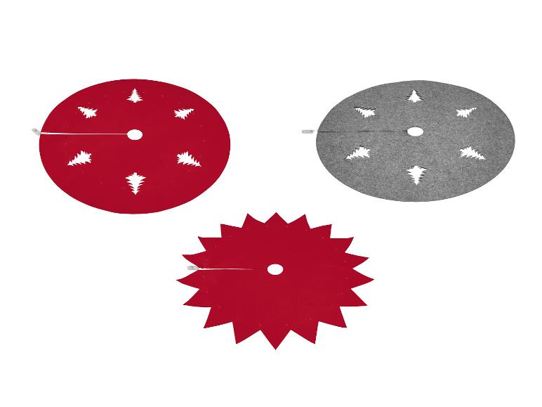 Trois jupes de sapin de Noël : deux rondes (rouge, grise) avec des arbres découpés, une rouge dentelée.