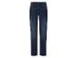 Un jean bleu foncé pour femme.