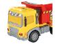 Un camion jouet jaune avec une benne rouge.