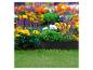 Bordure de jardin noire et fleurs colorées : soucis et sauge.