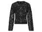 Pull noir à mailles ajourées.