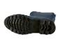 Les semelles de bottes en caoutchouc bleues.