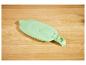 Couvercle de carafe vert menthe sur surface en bois.