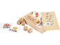 Jeu d'orthographe en bois avec des blocs de lettres et des cartes illustrées comme poisson, étoile et chat.