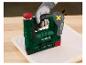 Une agrafeuse Parkside verte avec batterie pour fixer du tissu.
