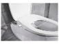 Gros plan sur un siège de toilette avec fonction bidet intégrée.
