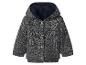 Veste tricotée pour enfants avec capuche doublée et boutons