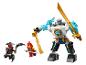 Un mech LEGO Ninjago avec des épées dorées, un ninja rouge et un ninja noir.