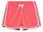 Shorts rose corail à taille élastique et bandes blanches.