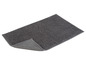 Un tapis de bain gris avec une texture douce.