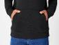 Un sweat-shirt noir à capuche avec une poche, porté sur un jean.