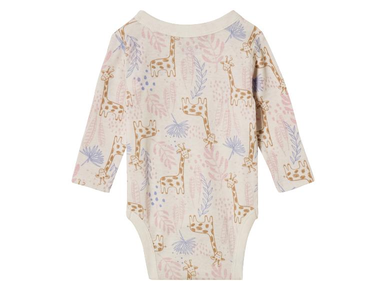 Un body blanc à manches longues avec un motif de girafes.