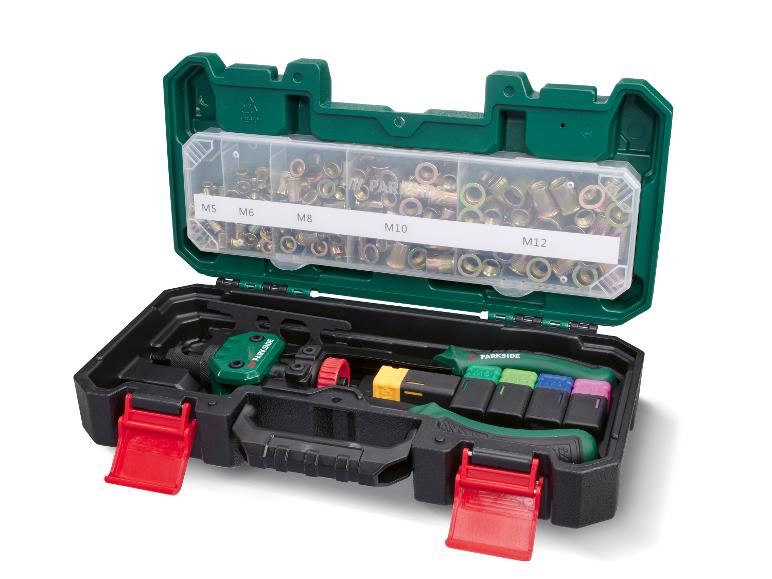 Kit de rivetage avec pistolet à rivets et assortiment d'écrous M5 à M12 dans un coffret.