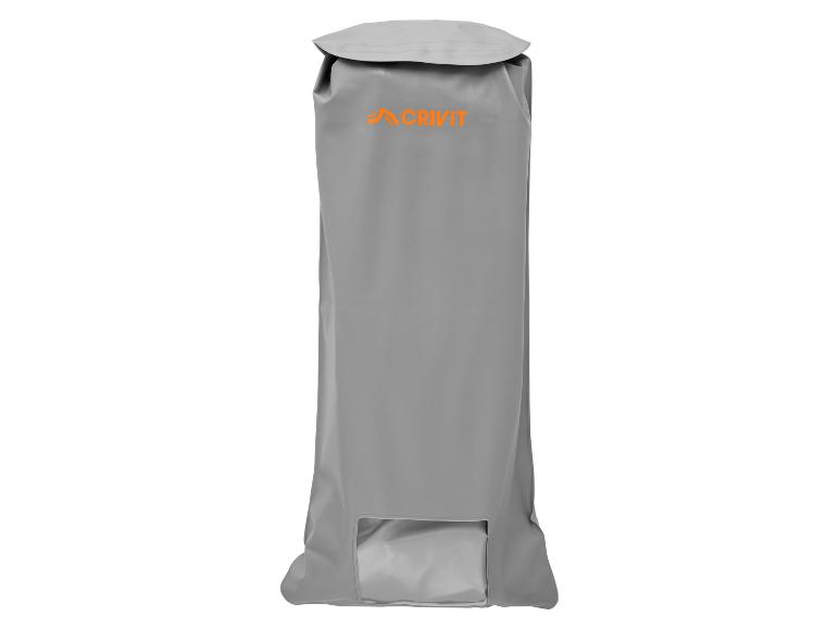 Housse de protection grise longue avec inscription orange, adaptée aux chauffages extérieurs.